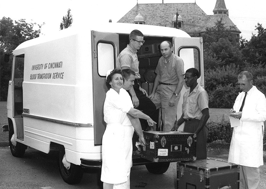 Hoxworth Historical Photo of the First Mobile Unit