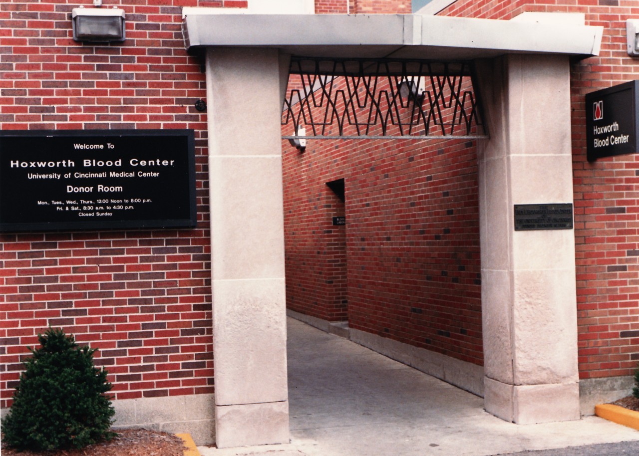Image of sign outside of Hoxworth Donor Center on University of Cincinnati Medical Campus