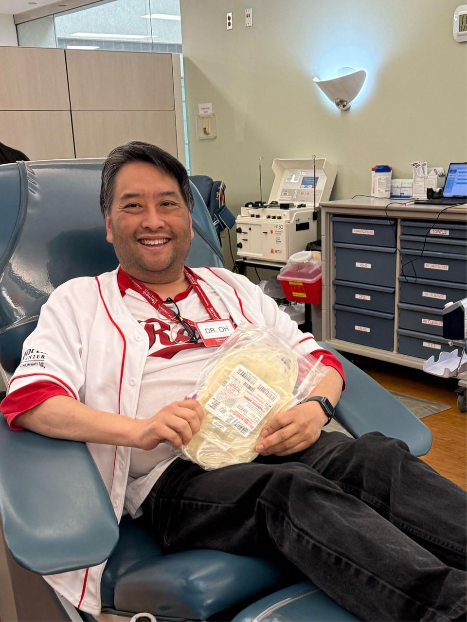 Dr. Oh donating at Central
